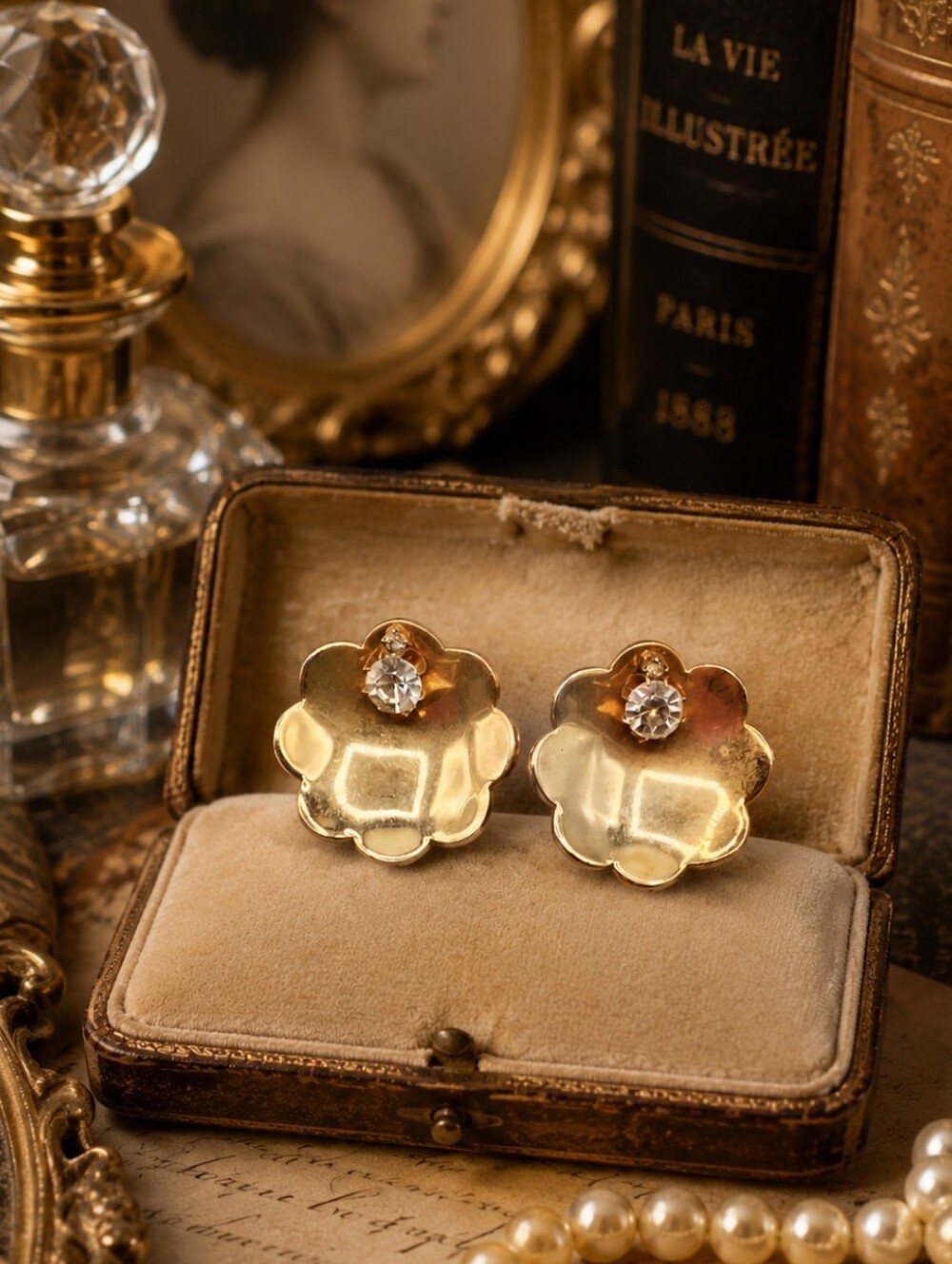Vintage Gold Tone Flower Clip On Earrings Clear Rhinestone Center Floral Classic